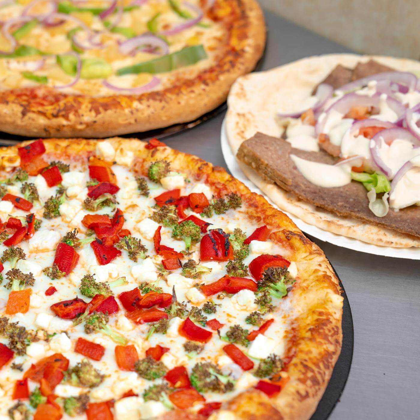 Queens Pizza & Wings (919 Upper Paradise Rd, Hamilton, ON L9B 2M9